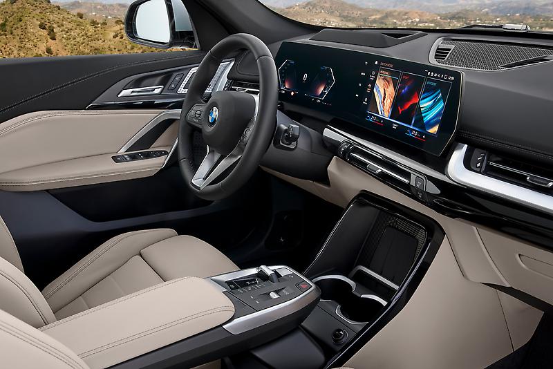 2023 BMW X1 M35i xDrive debuts with iDrive 9 infotainment and 312