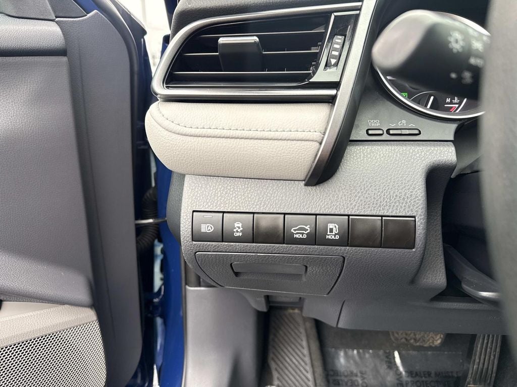 2023 Toyota Camry Hybrid LE