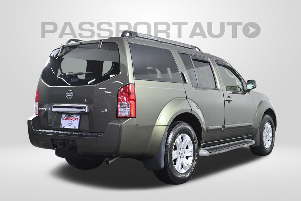 2005 Nissan Pathfinder LE