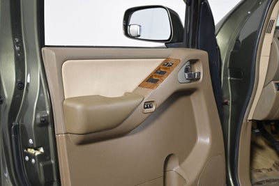 2005 Nissan Pathfinder LE