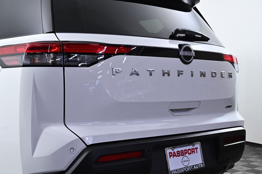 2025 Nissan Pathfinder SV