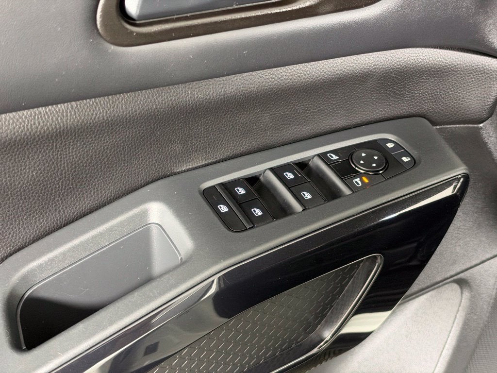 2023 Nissan Pathfinder SV Nissan Certified