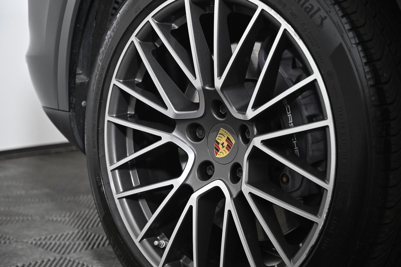 2023 Porsche Cayenne Base