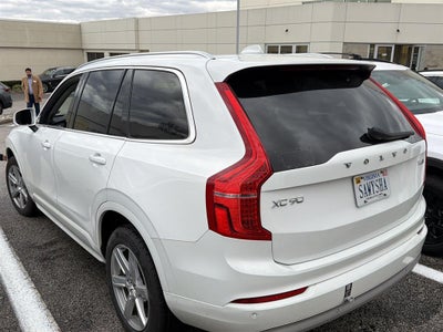 2022 Volvo XC90 Momentum