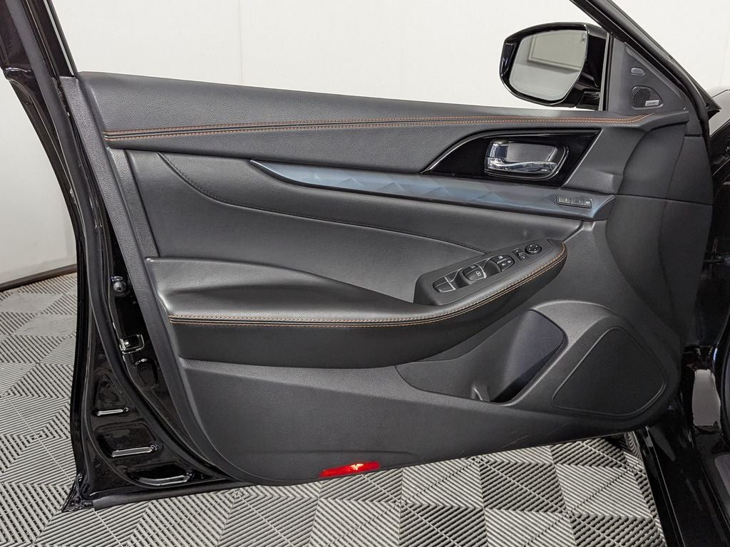 2023 Nissan Maxima SR