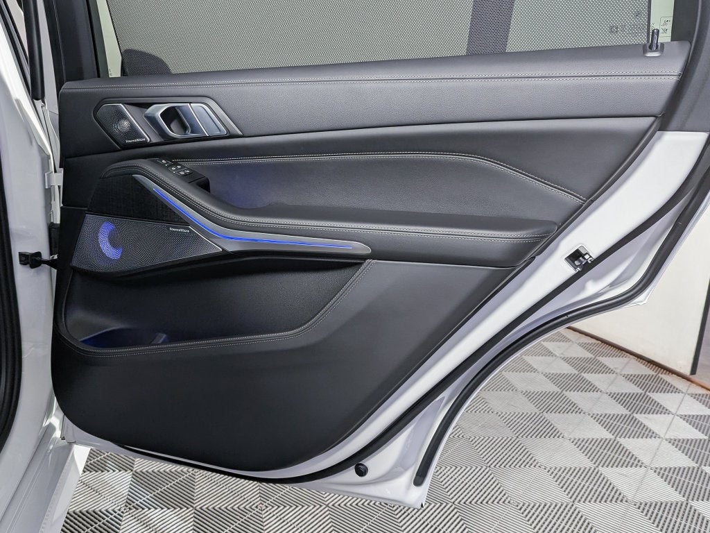 2026 BMW X7 ALPINA XB7