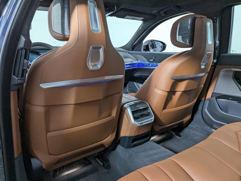 2023 BMW 740i 740i