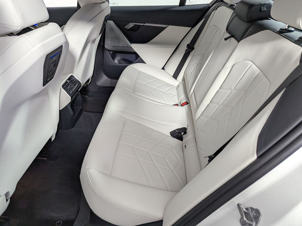 2025 BMW i5 xDrive40 xDrive40