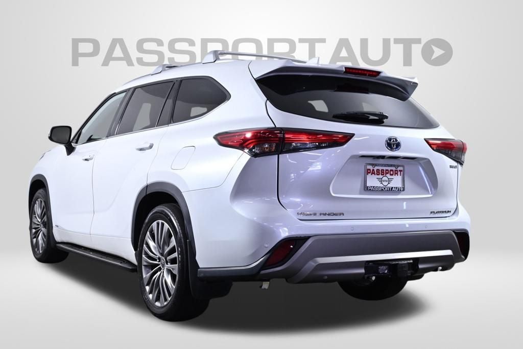 2022 Toyota Highlander Hybrid Platinum