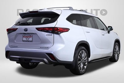 2022 Toyota Highlander Hybrid Platinum