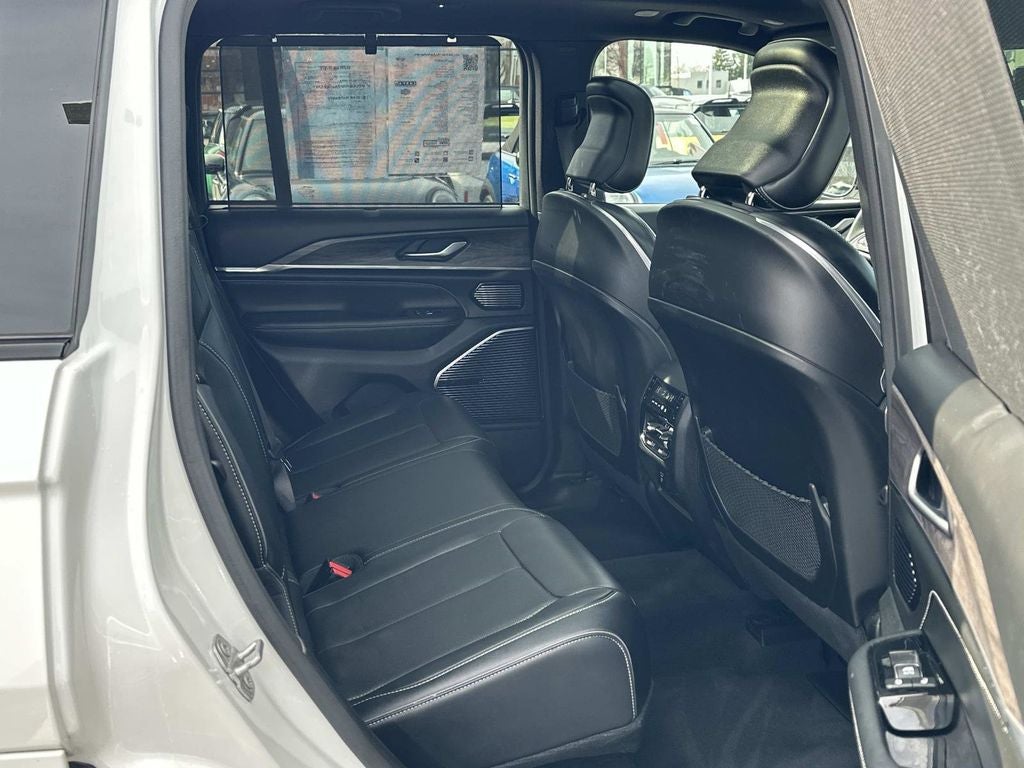 2022 Jeep Grand Cherokee Overland 4WD