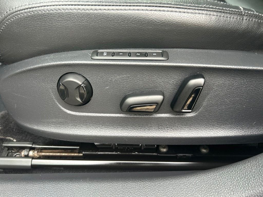 2016 Volkswagen Passat SEL Premium