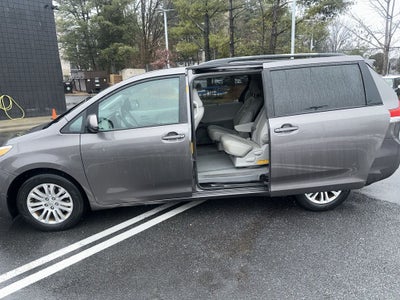 2013 Toyota Sienna XLE Mobility Auto Access