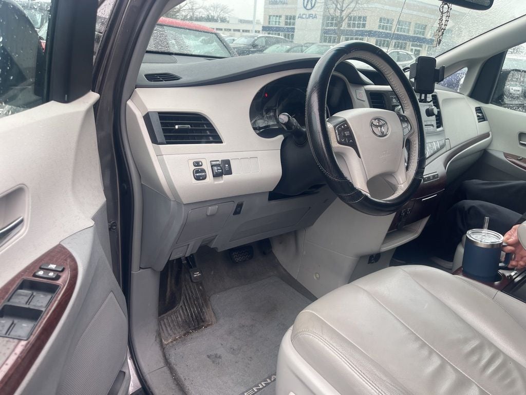 2013 Toyota Sienna XLE Mobility Auto Access