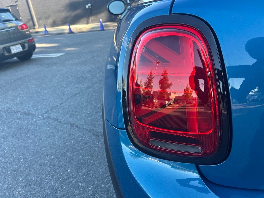 2024 MINI Cooper SE Electric Iconic Hardtop 2 Door