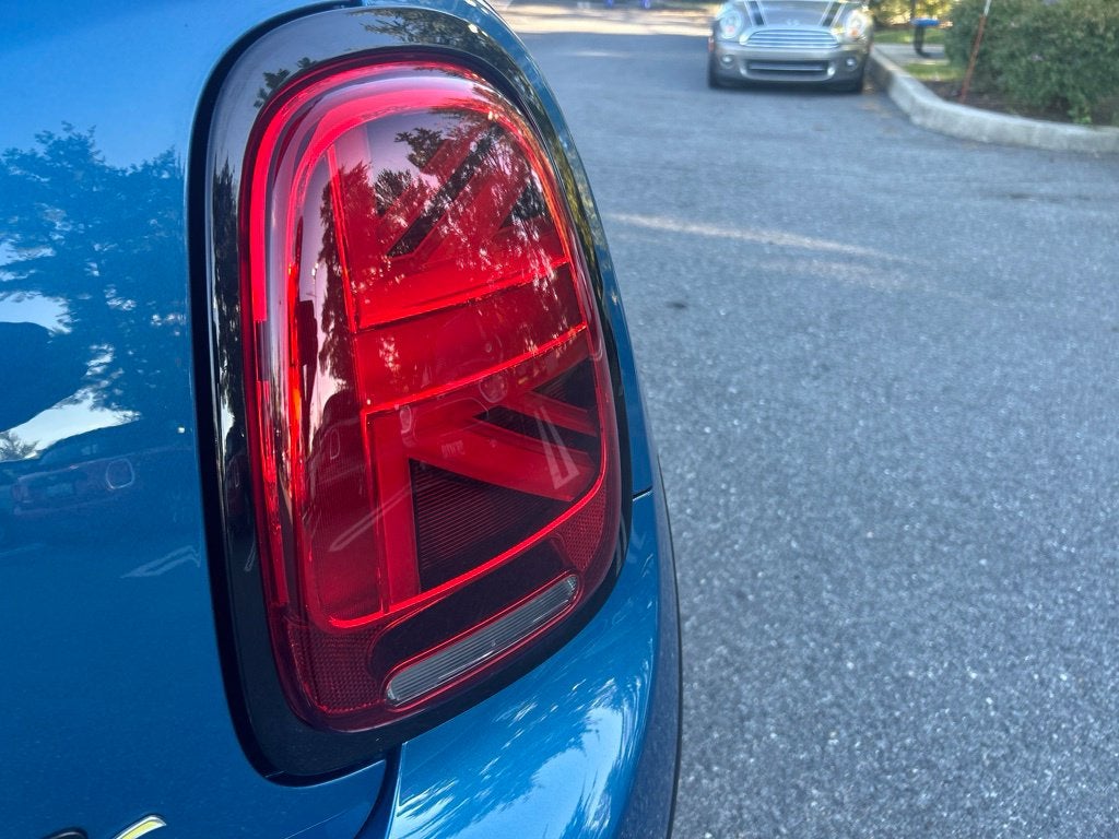 2024 MINI Cooper SE Electric Iconic Hardtop 2 Door