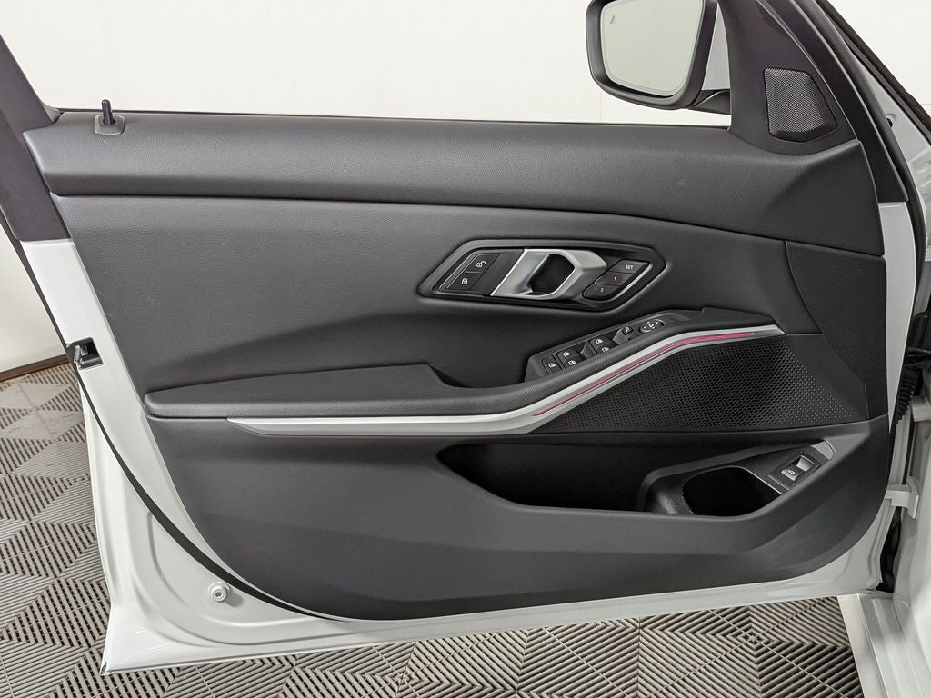 2025 BMW 3 Series 330i xDrive