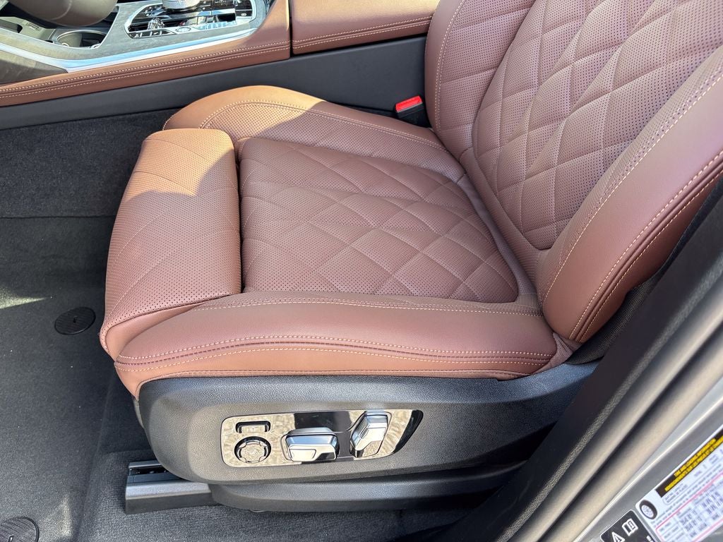 2027 BMW X7 xDrive40i