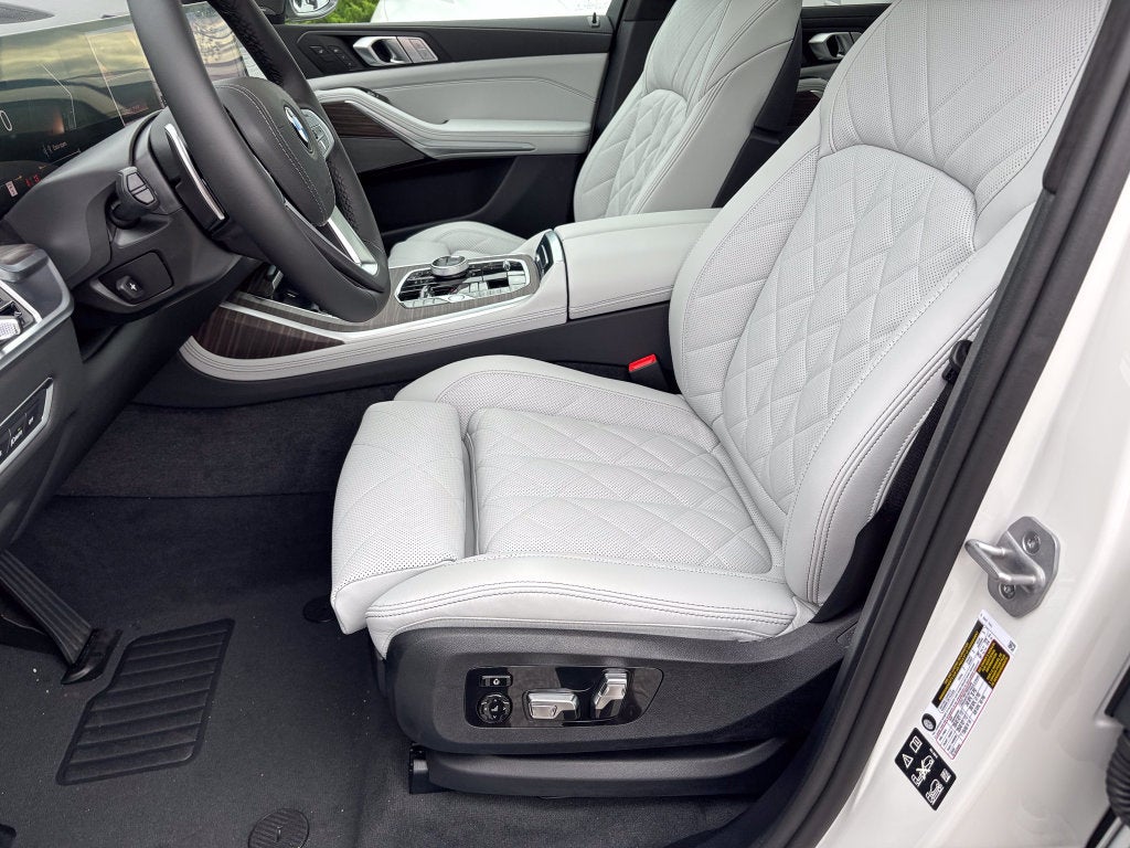 2027 BMW X7 xDrive40i