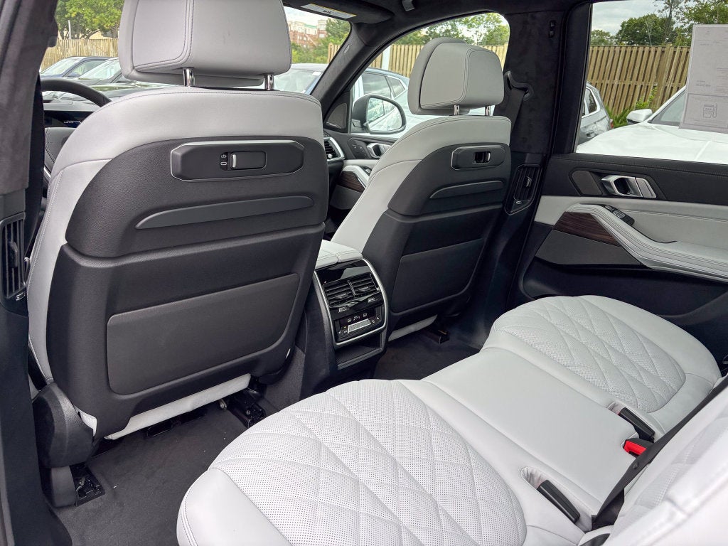 2027 BMW X7 xDrive40i