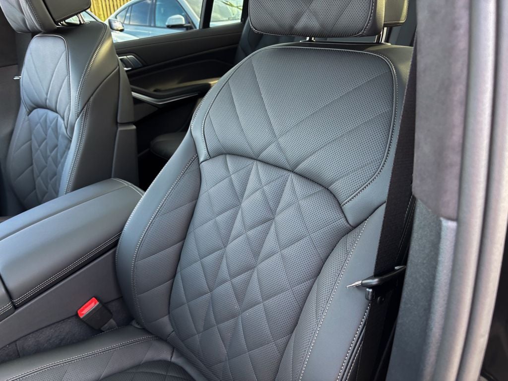 2027 BMW X7 xDrive40i