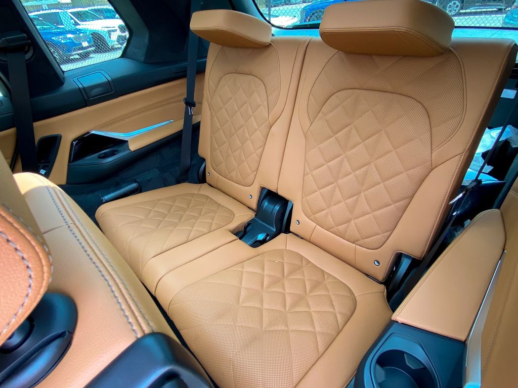 2027 BMW X7 xDrive40i