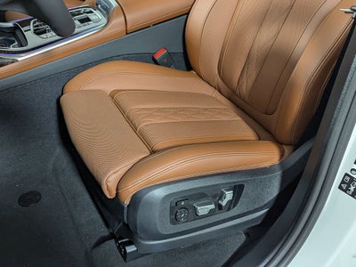 2027 BMW X7 xDrive40i