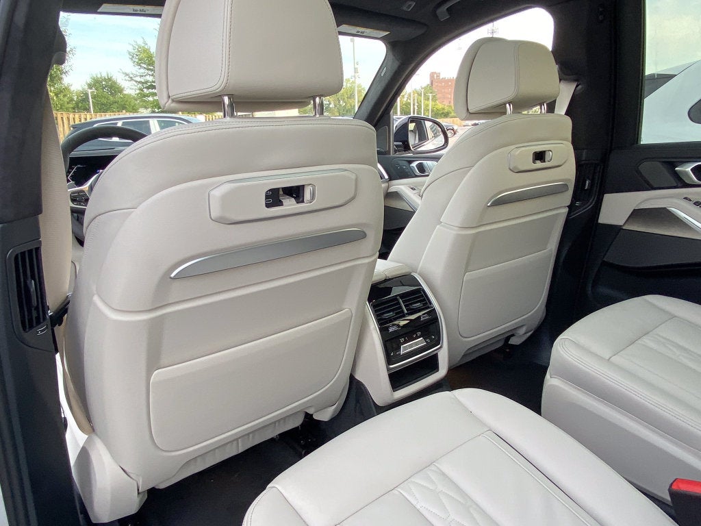 2027 BMW X7 xDrive40i
