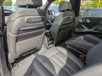 2027 BMW X7 M60i