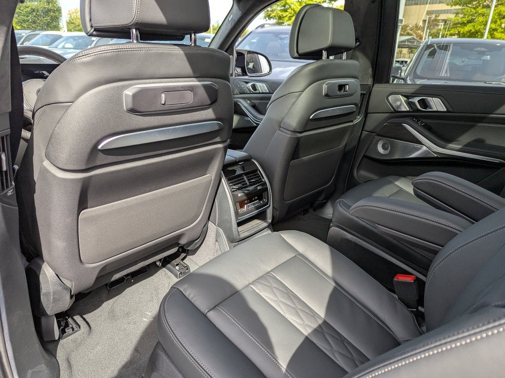 2027 BMW X7 M60i