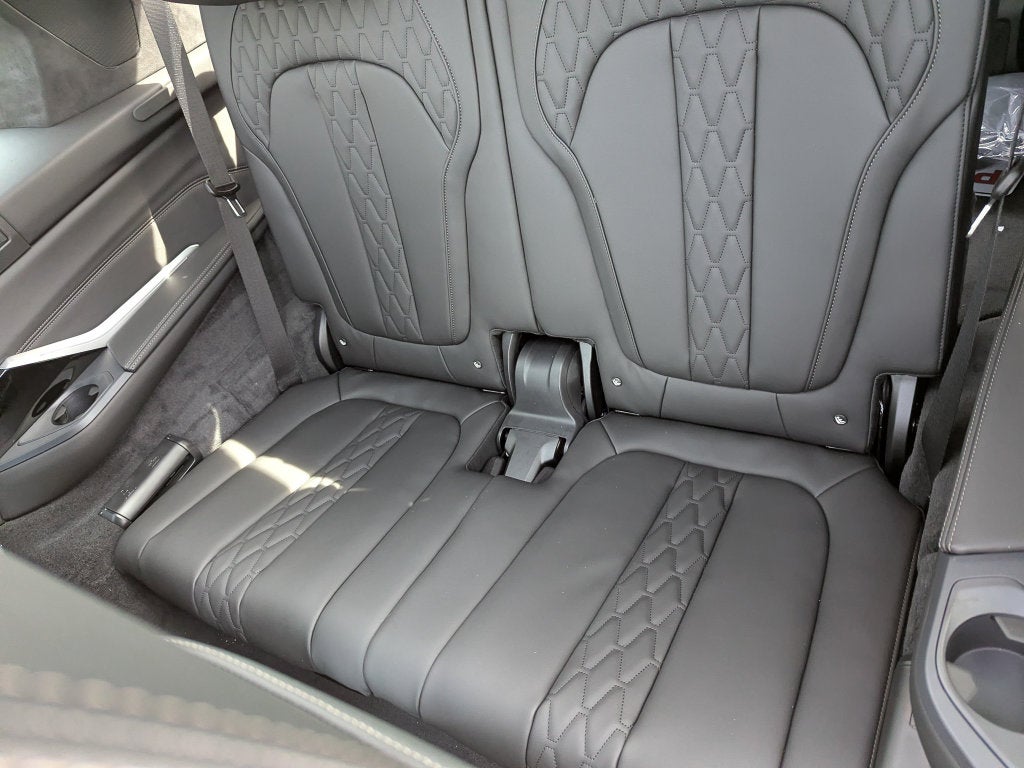 2027 BMW X7 M60i