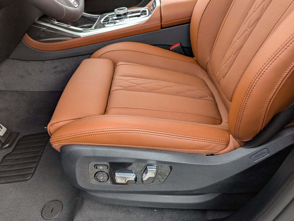 2027 BMW X7 M60i