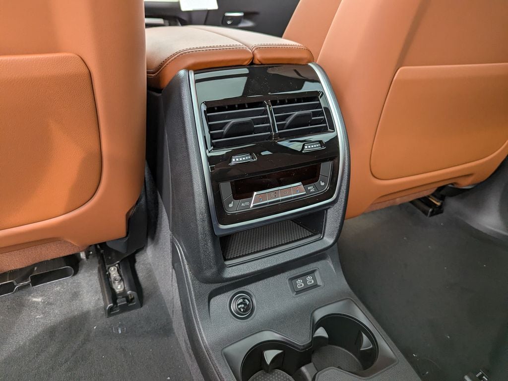 2027 BMW X7 M60i