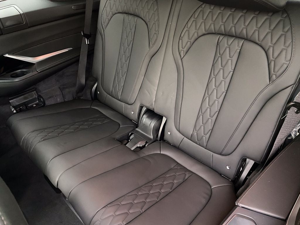 2027 BMW X7 M60i