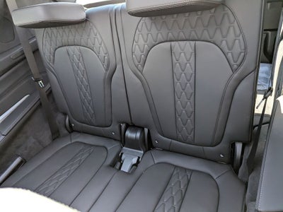 2027 BMW X7 M60i