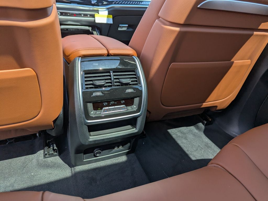 2027 BMW X7 M60i
