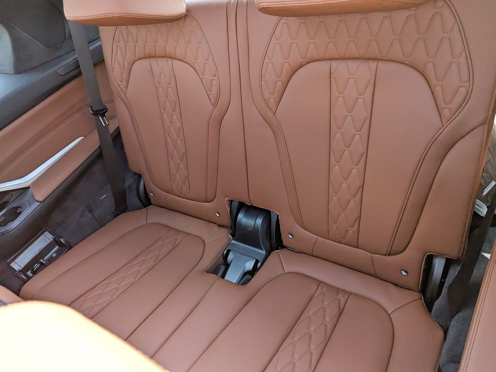 2027 BMW X7 M60i