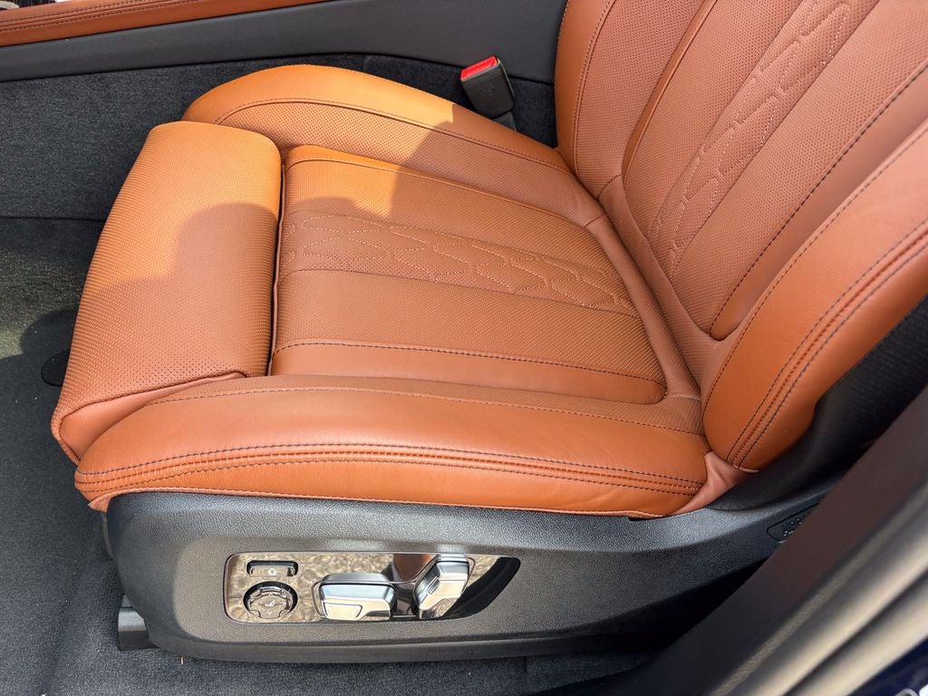 2027 BMW X7 M60i