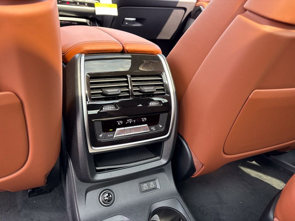 2027 BMW X7 M60i