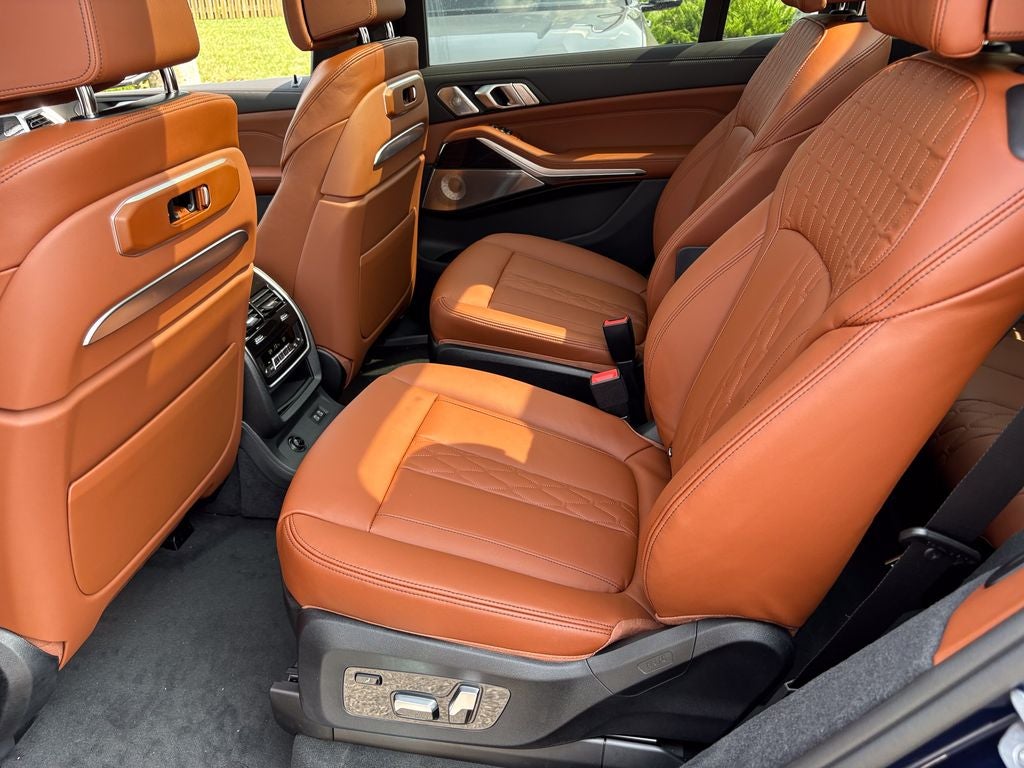 2027 BMW X7 M60i