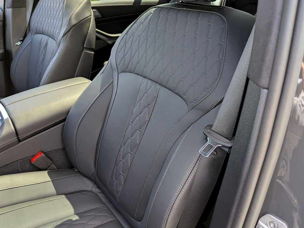 2027 BMW X7 M60i