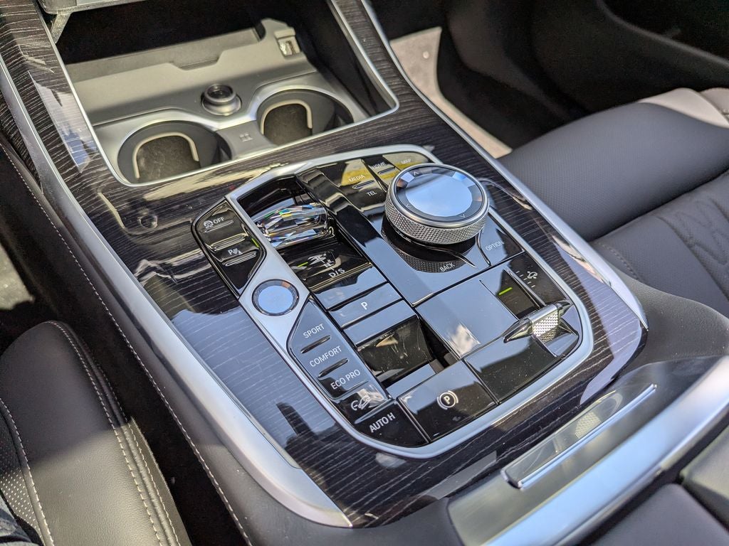2027 BMW X7 M60i