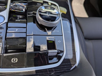 2027 BMW X7 M60i