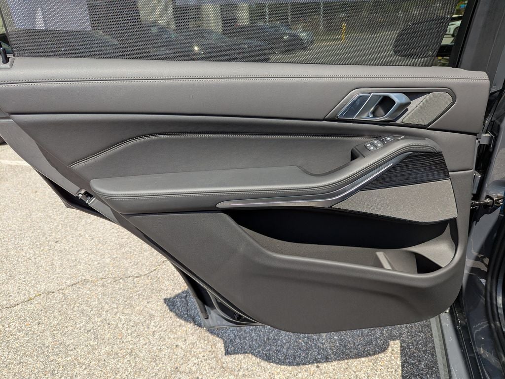 2027 BMW X7 M60i