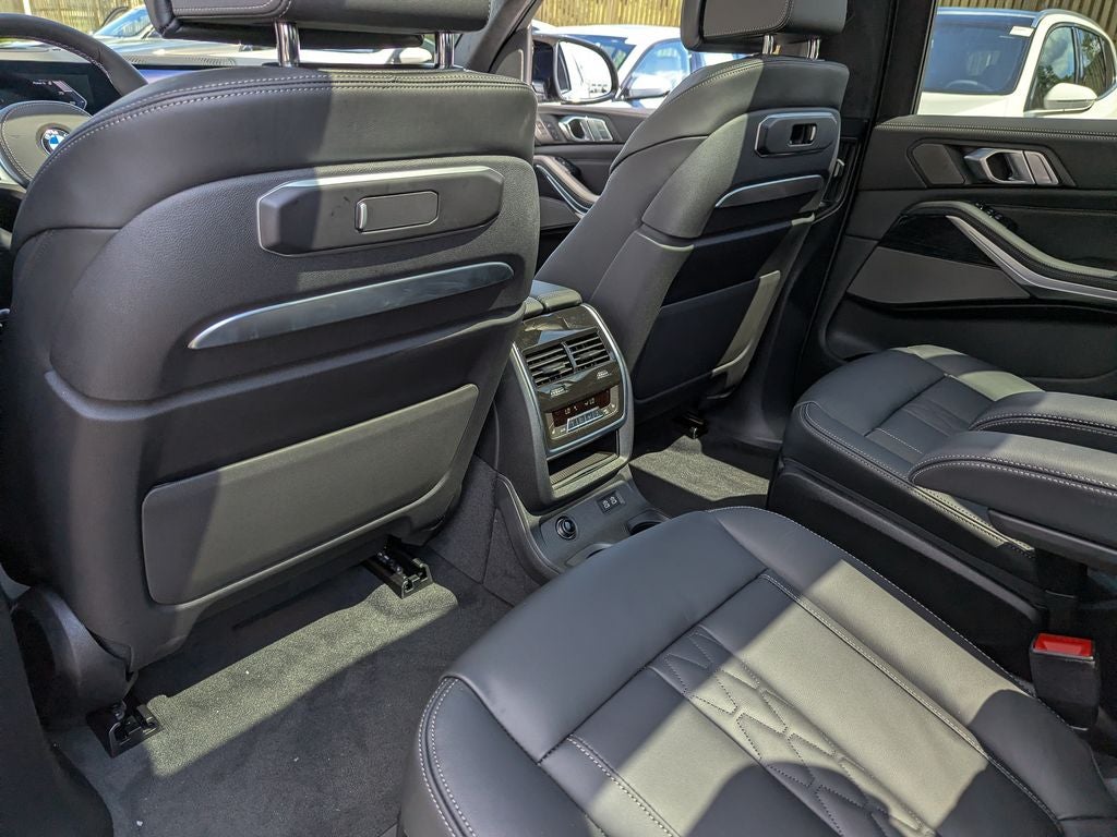 2027 BMW X7 M60i