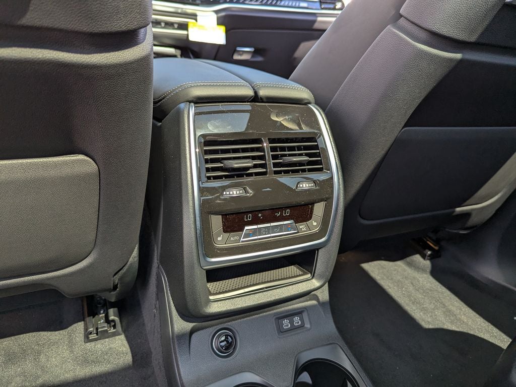 2027 BMW X7 M60i