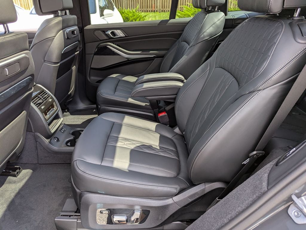 2027 BMW X7 M60i