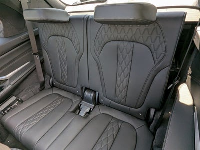 2027 BMW X7 M60i