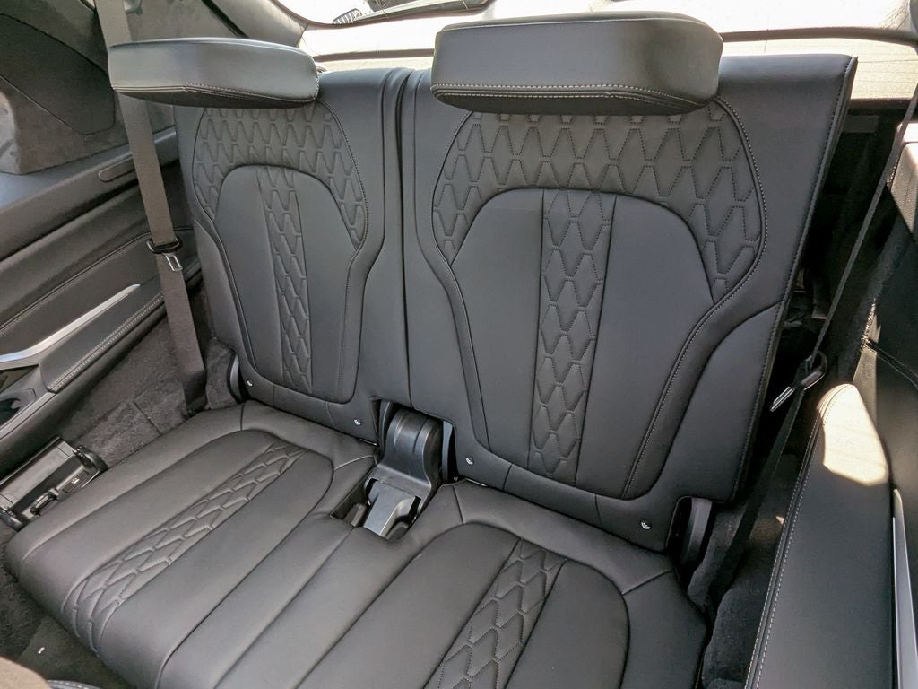2027 BMW X7 M60i