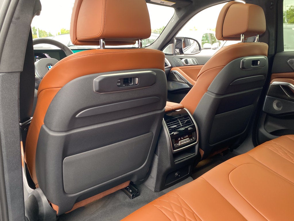 2027 BMW X6 M60i